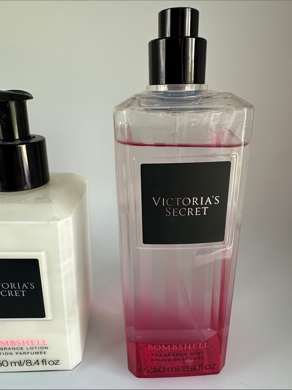 Victoria's Secret Bombshell Lotion & Mist in White and Pink - Picture 2 of 4